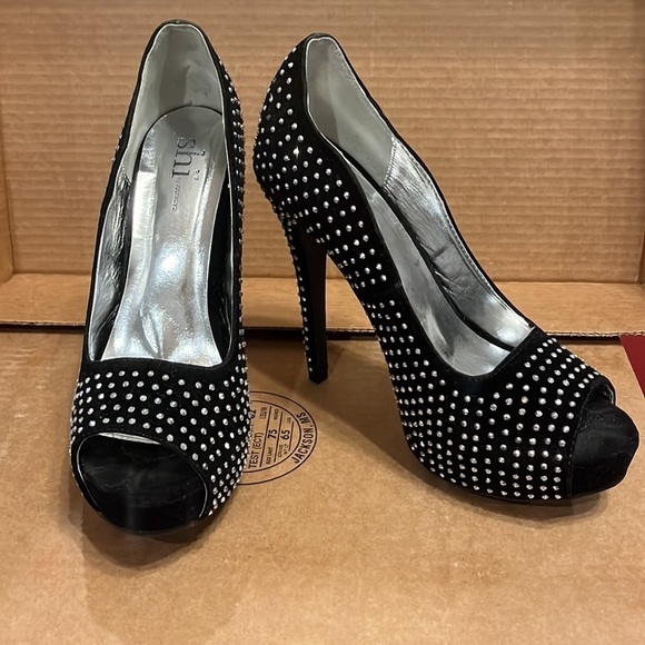 Size 7.5 black studded velour open toe heels - Picture 1 of 5